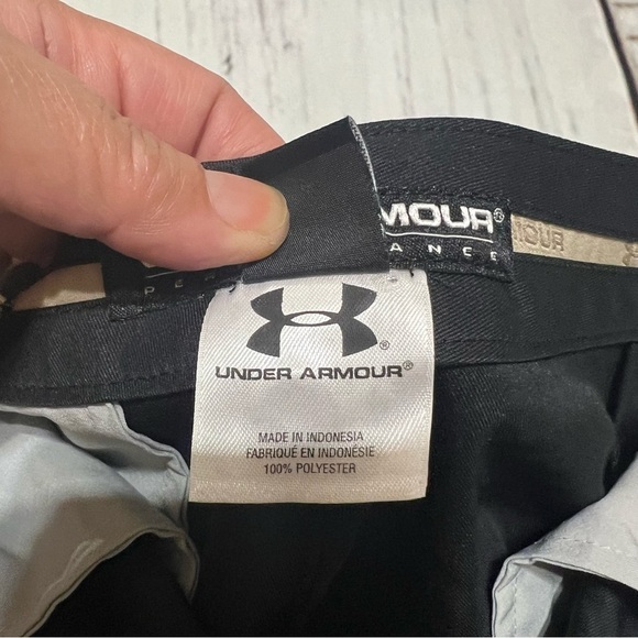 UNDER ARMOUR Performance womens golfing shorts 4 way stretch dri fit Size 6 EUC - Picture 12 of 16